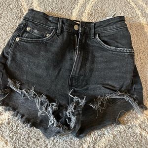 black zara shorts